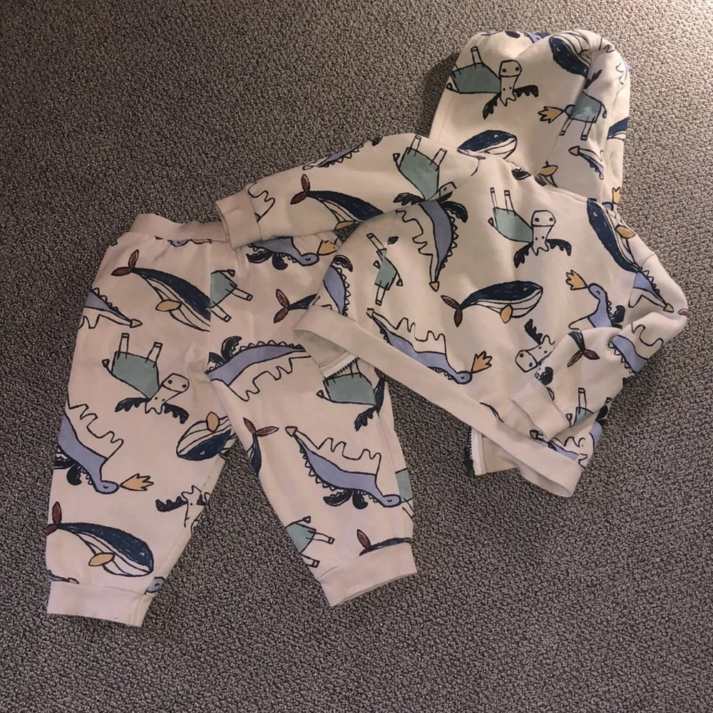 Carter’s 24M Matching Set - Picture 4 of 5